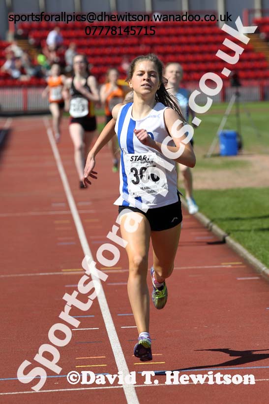 Under-15 girls 800 metres at the North Eastern Championships, Gateshead International Stadium.  Photos: David T. Hewitson/Sports for All Pics